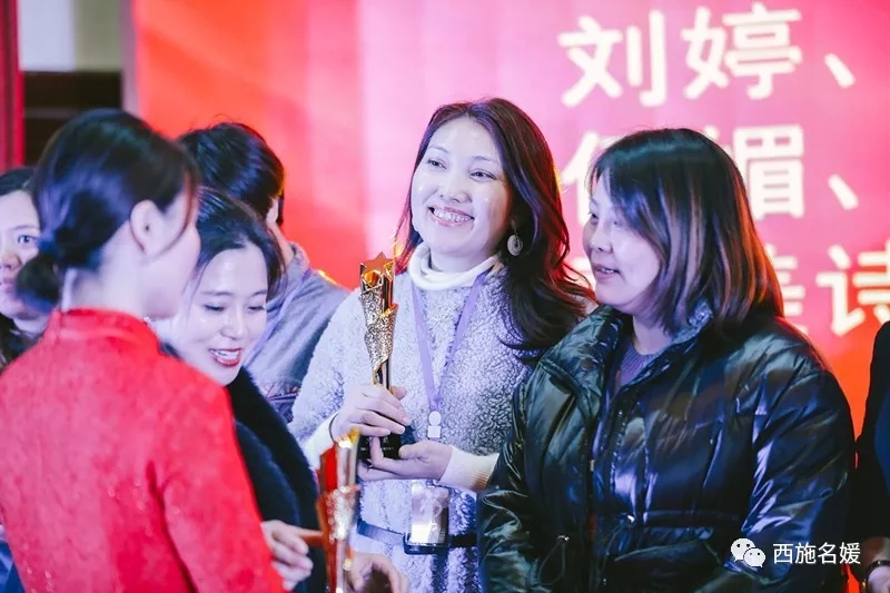 盛會丨全國工商聯化妝品商會祛斑專委會西施名媛/纖維源年終盛典暨新品發布會,圓滿落幕! 盛會丨全國工商聯化妝品商會祛斑專委會西施名媛/纖維源年終盛典暨新品發布會,圓滿落幕!